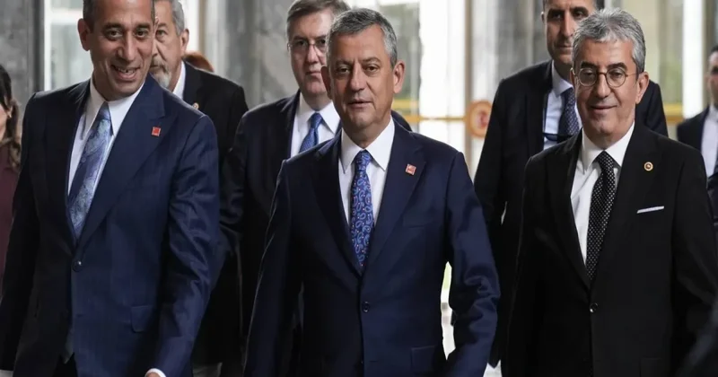 Özgür Özel və komandası CHP də qurultaya getmək üçün partiya məclisindən istefa verib