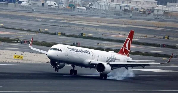 Türkiyədə təyyarə havaya qalxarkən antenə dəydi