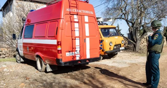 Krımda daha iki körpüyə hücum edilib, Simferopoldakı partlayışlardan sonra yanğın baş verib