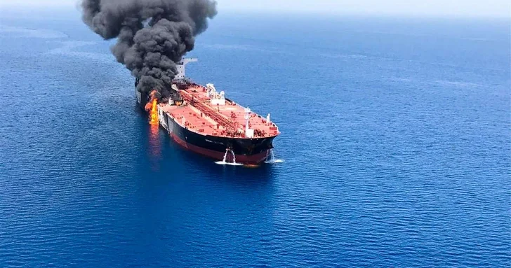 ВВС США нанесли ракетный удар по нефтяному танкеру в Оманском заливе за перевозку иранской нефти