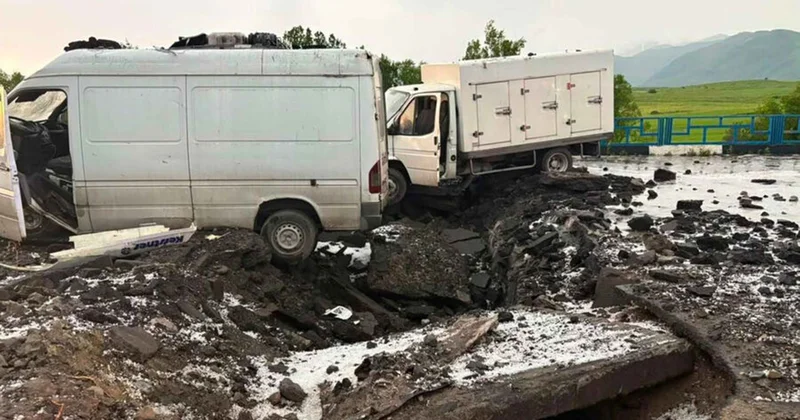 İrəvanda ildırım körpünü uçurdu