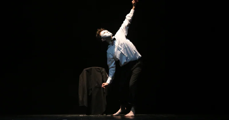 Rus Dram Teatrında immersiv tamaşa: “Neft, tamah və milyonlar səltənətində”