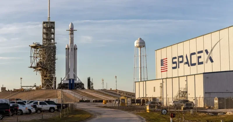 BlackRock şirkəti SpaceX səhmlərinin alınması üçün ən azı 5 milyard dollarlıq sifariş verib
