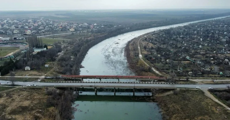 Ukrayna ordusu Xerson vilayəti ilə Krım arasındakı 4 körpüyə zərbə endirdi