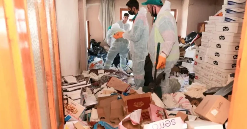 Evdən 20 ton zibil çıxarıldı FOTO