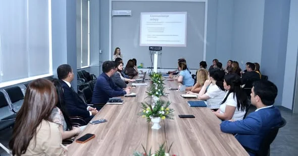 “Praktik kommunikasiya bacarıqları” mövzusunda təlimlər keçirilir