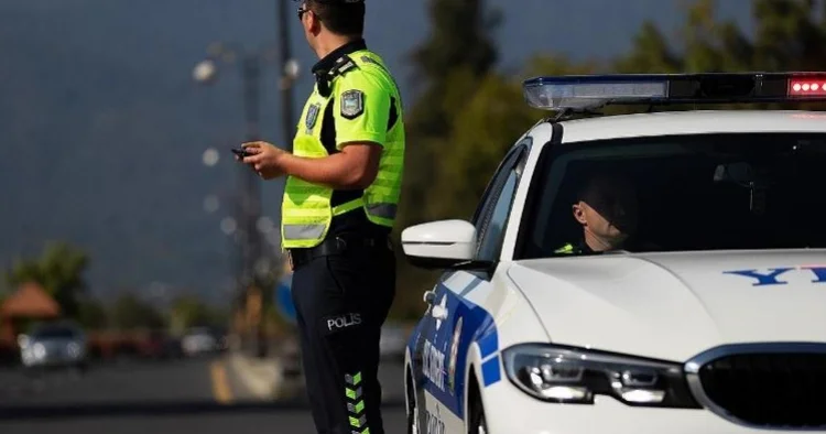 Yol polisindən sürücülərə müraciət