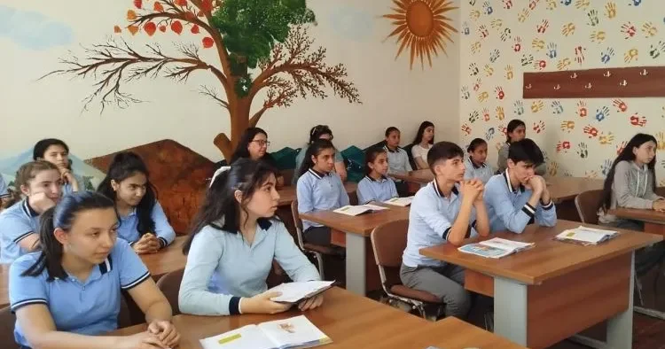 Bakı məktəblərində yeni təmayül tədris modelinə qeydiyyat BAŞLADI