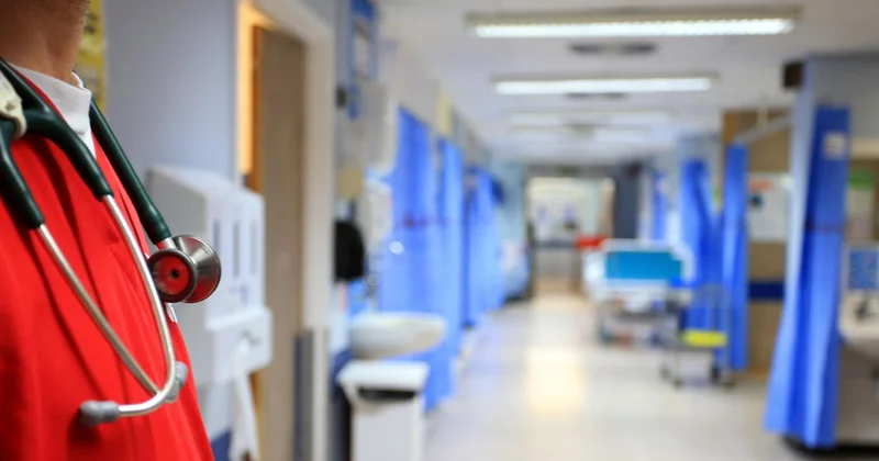 Böyük Britaniyada hər gün 3000 ə yaxın xəstənin xidmət üçün uyğun olmayan yerlərdə müalicə aldığı açıqlanıb