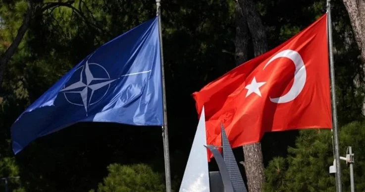 NATO Zirvəsi öncəsi Yunanıstandan emblem oyunu FOTO