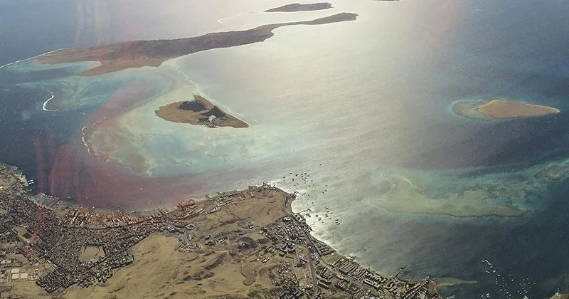 İran ABŞ ın zərbələrindən sonra Hörmüz boğazını bağlayıb