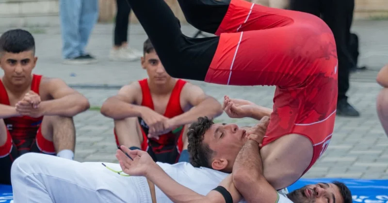 Lənkəranda güləş festivalı idmansevərləri bir araya gətirib