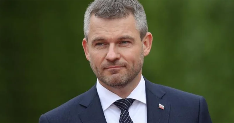 Президент Словакии разрешил себе и министрам проводить бракосочетания