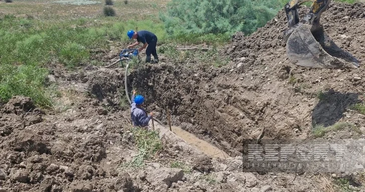 Прорыв магистрального водопровода в Кюрдамире оставил тысячи людей без водоснабжения