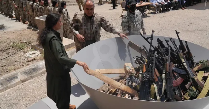 PKK çıların tərksilah olmasının GÖRÜNTÜLƏRİ Silahlar yandırıldı FOTO