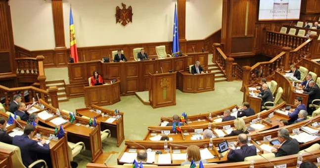 Парламент Молдовы принял декларацию о приверженности курсу евроинтеграции