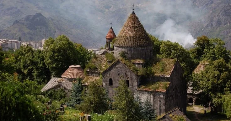 Myanmada monastıra hücum