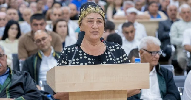 Girovluqda dünyaya gətirdiyi körpəsini ona qaytaran qadını məhkəmədə tanıdı