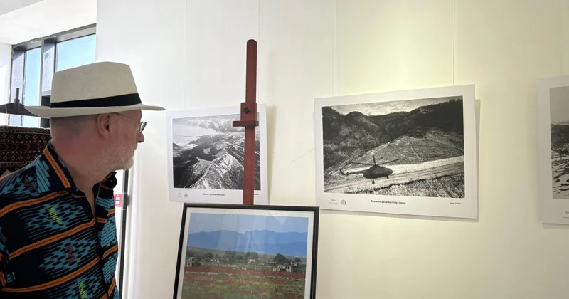 Foreign visitors view local artwork at Cultural Gallery in Azerbaijan s Lachin (PHOTO)
