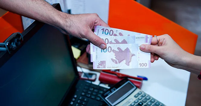 Средняя зарплата в Азербайджане выросла до 1095 манатов