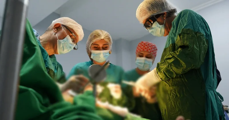 Respublika Klinik Xəstəxanasında pasiyent üzərində eyni anda beş əməliyyat icra olunub