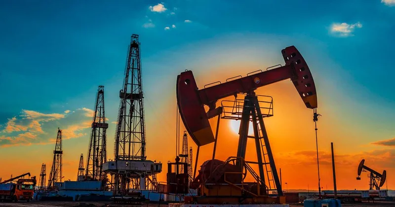 Нефть дорожает, а азербайджанская дешевеет