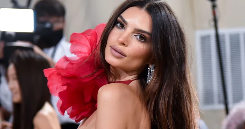 Məşhur model şəxsi həyatı ilə bağlı kitab yazır