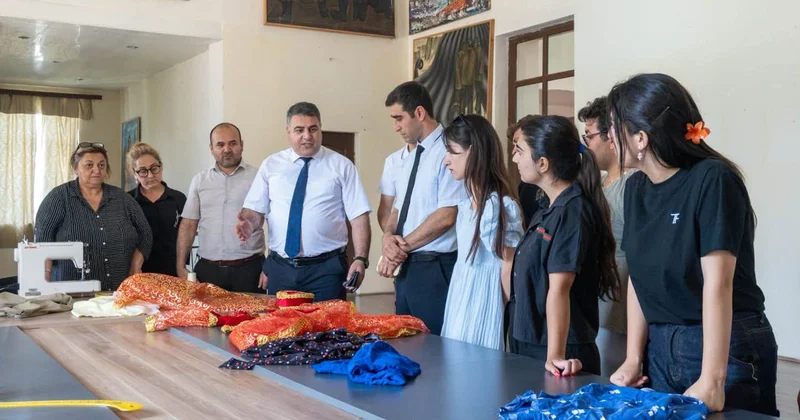 “Xalq sənətkarlıq zonası” layihəsi çərçivəsində gənclərin xalq sənətkarlıq nümunələri ilə tanışlığı