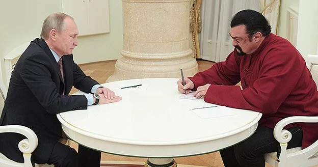 Putin hazırda dünyanın ən böyük lideridir! Stiven Siqal
