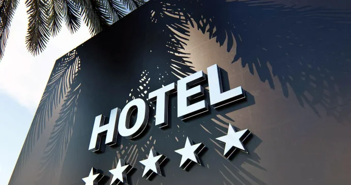Qırx il beşulduzlu hotellərdə pulsuz yaşayan şəxs saxlanılıb FOTO