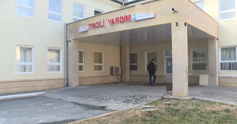 Qaxda minik avtomobili qaz xəttinə çırpılaraq aşdı