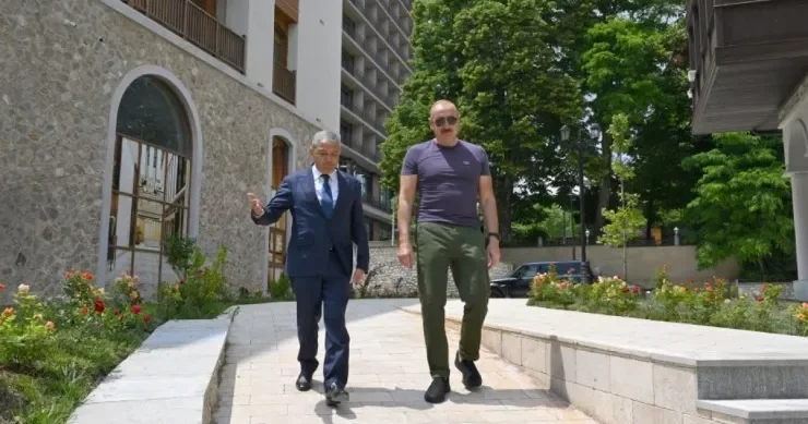 Prezident Şuşanın Qarabağ küçəsində