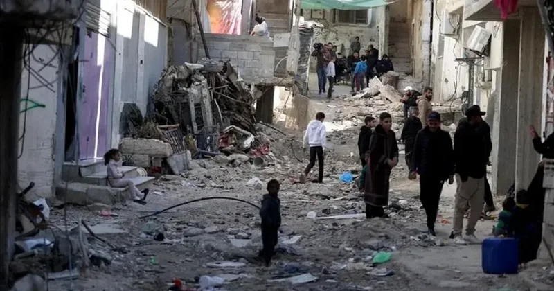 CNN əməkdaşlarına hücuma görə dörd köçkün saxlanıldı