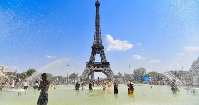 Parisdə daha bir turistik məkan kəskin istilərə görə iş rejimini dəyişdi