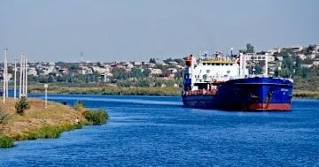 Reuters: Россия приостановила судоходство по Азово Донскому каналу после украинских атак