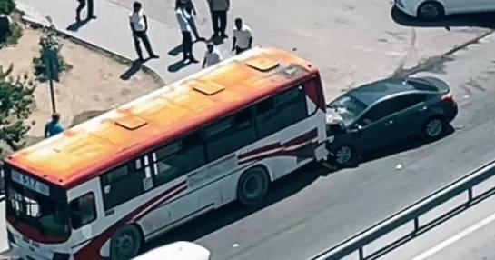 Bakı Sumqayıt yolunda maşın avtobusa çırpıldı