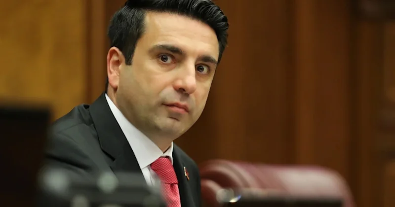 Simonyan bu adla spiker postunu tərk etdi, işçiləri də arxasınca