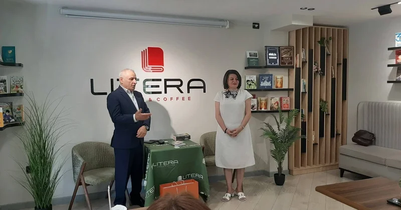 Yazıçı kitabın müəllifi, oxucu sahibidir...