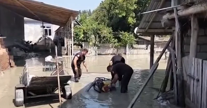 Balakəndə ərazilər yağış sularından təmizlənir Video