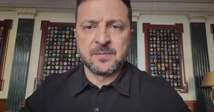 Zelenski orduda islahat aparıb