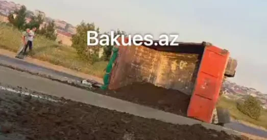 Bakı Şamaxı yolunda “KamAZ” aşdı VİDEO