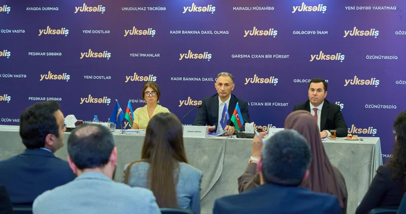 Rəşad Nəbiyev “Yüksəliş” müsabiqəsinin qalibləri ilə görüşdü FOTO