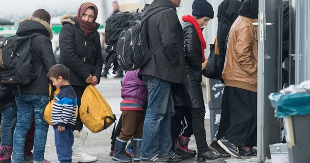 Almaniya ukraynalı qaçqınlar üçün kisənin ağzını daraldır