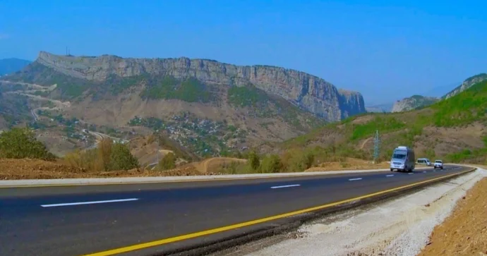 Qırmızı xətlər in pozanı Zəngəzura gedən yol ŞƏRH