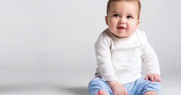 Əgər doqquz ayından sonra uşaq sərbəst otura bilmirsə... Pediatrdan AÇIQLAMA