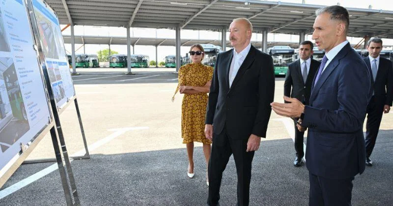 Президент Ильхам Алиев и Первая леди Мехрибан Алиева посмотрели в Нахчыване новые электробусы, ознакомились с работами по реконструкции железнодорожной инфраструктуры ФОТО