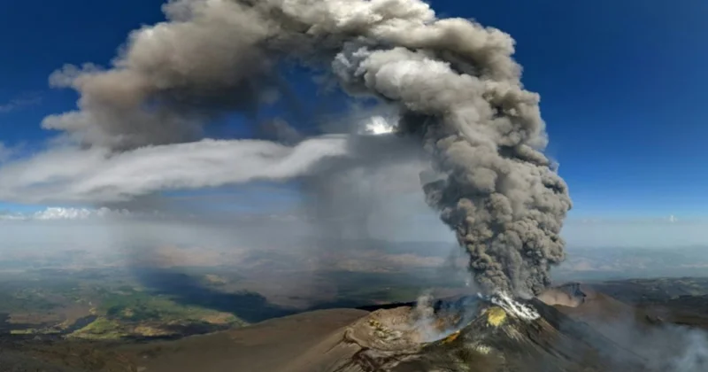 Etna vulkanının püskürməsi Siciliyada minlərlə turistin səfərini pozub