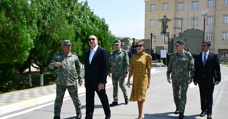 Prezident İlham Əliyev Əlahiddə Ümumqoşun Orduda yeni yaradılan komando hərbi hissələrinə Döyüş bayraqlarının verilməsi mərasimində iştirak edib YENİLƏNƏCƏK