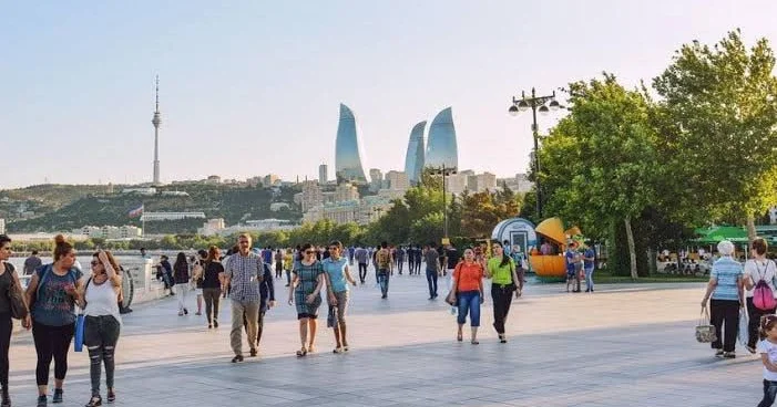 Əhalinin NƏZƏRİNƏ Yeniyetmələrlə bağlı yeni qadağa GÜNDƏMDƏ