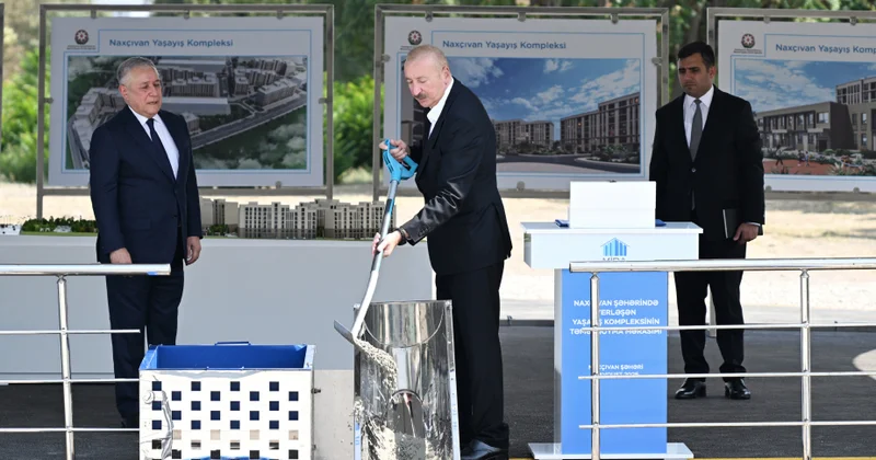 Prezident İlham Əliyev Naxçıvan şəhərində sosial evlər kompleksinin təməlini qoyub